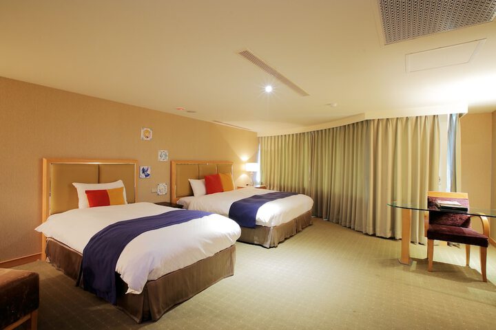 Room 10 of 77