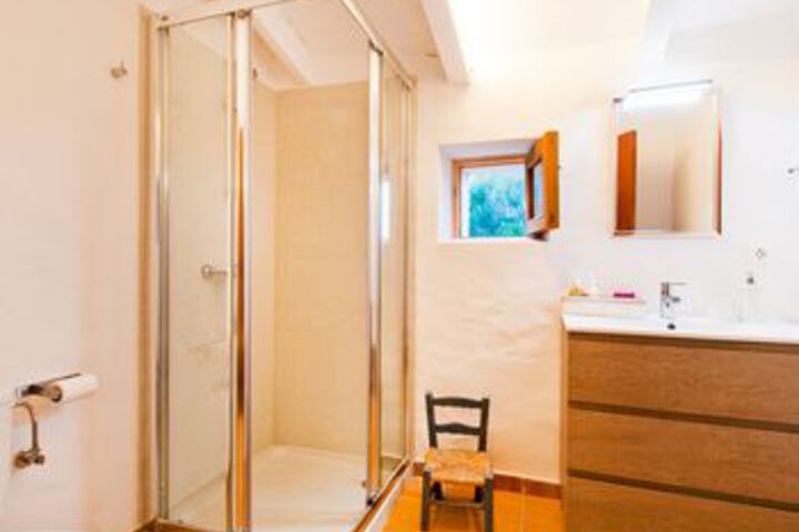 Room 4 of 38