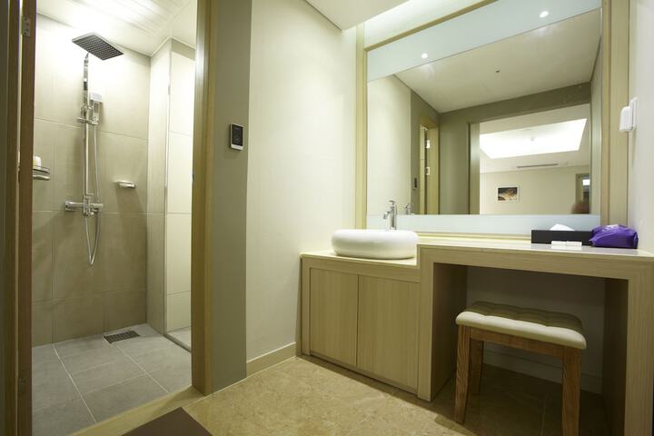 Room 47 of 78