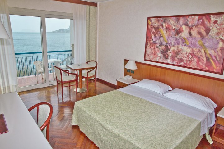 Room 25 of 72