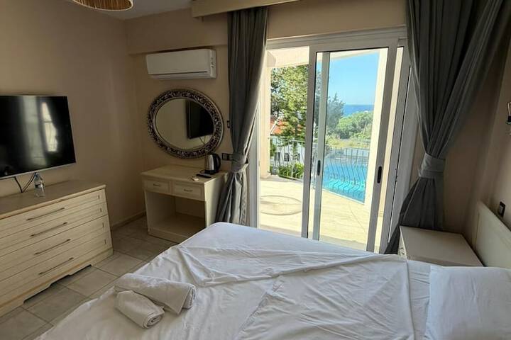 Room 3 of 26