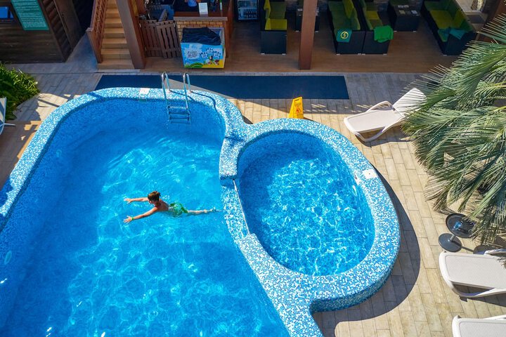 Pool 109 of 158