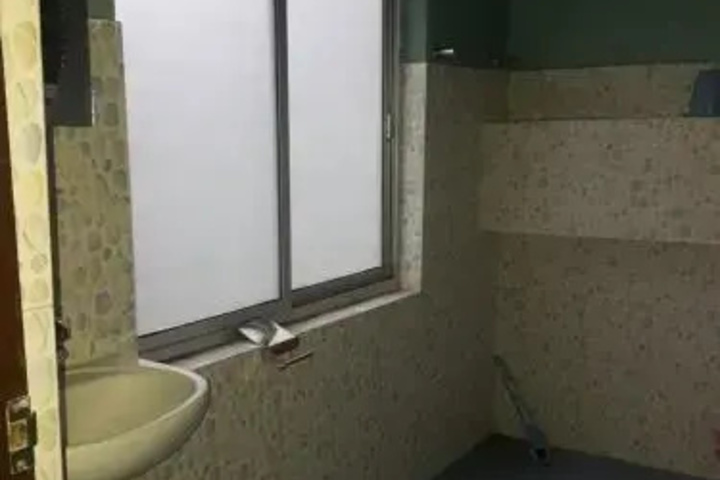 Room 10 of 15