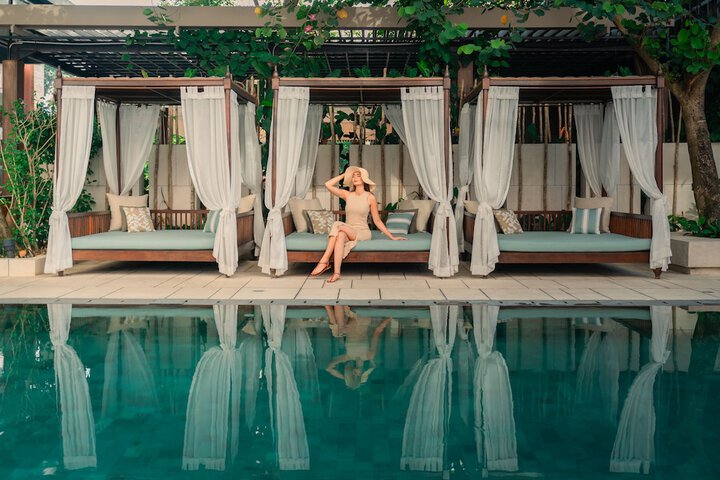 Hotel Pool