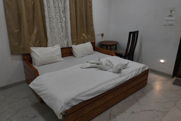 Room 4 of 17