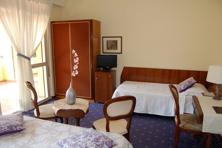 Room 5 of 47