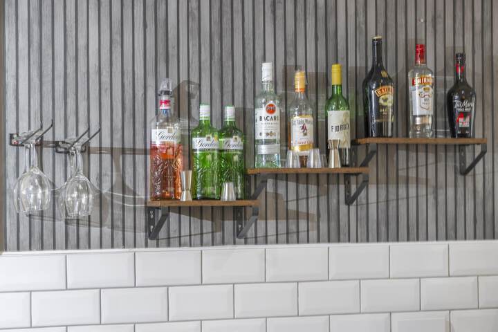 Lounge 83 of 86
