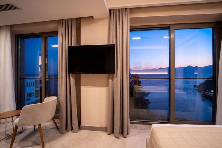 Room 5 of 31