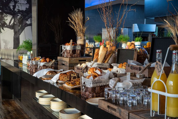 Breakfast/Coffee Service 160 of 309