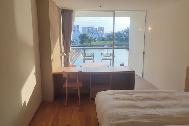 Room 5 of 42