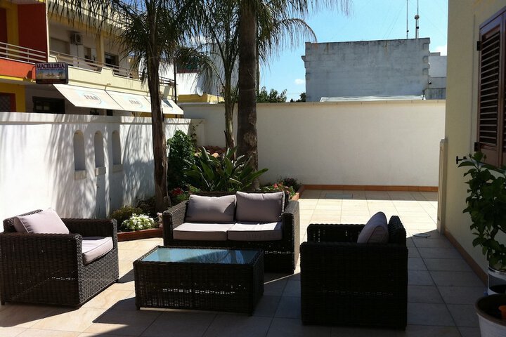 Hotel Exterior 28 of 29