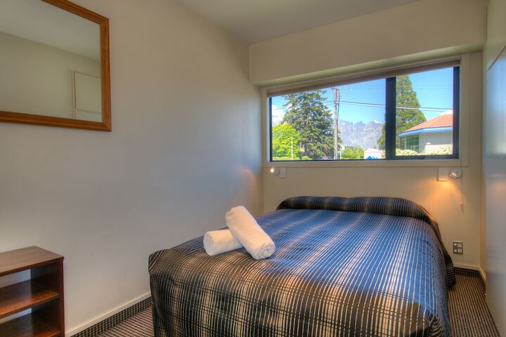 Room 4 of 39