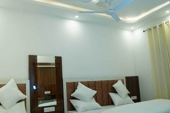 Room 13 of 35