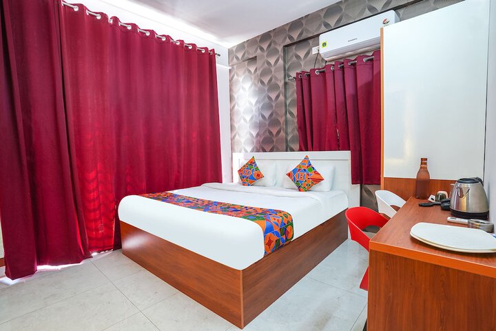 Room 8 of 28