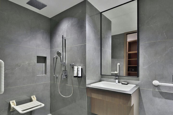 Room 34 of 58