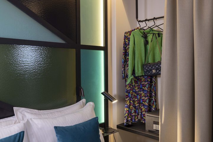 Room 19 of 65