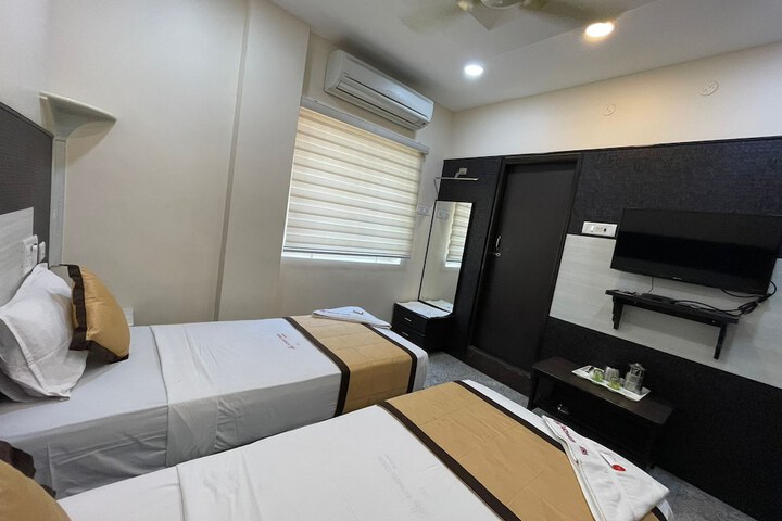 Room 9 of 18