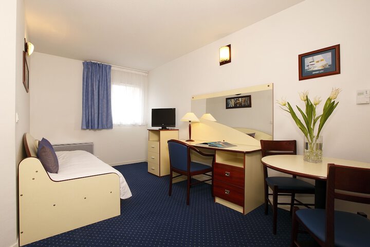 Room 12 of 18