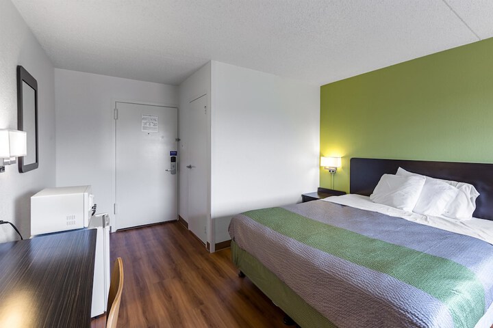 1 King Bed (1 of 13)