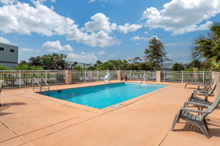 Pool 80 of 100