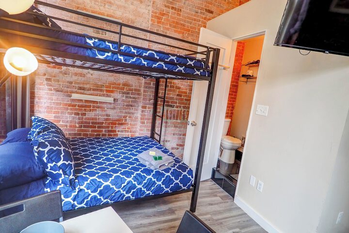 Room 8 of 268
