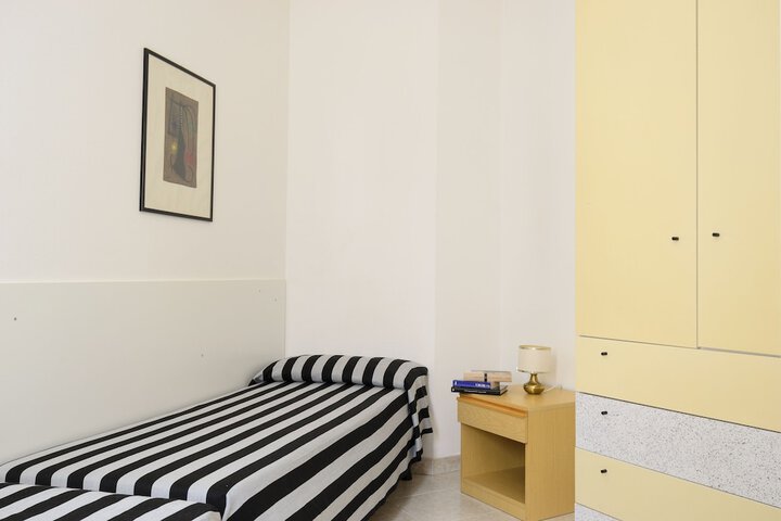 Room 5 of 25