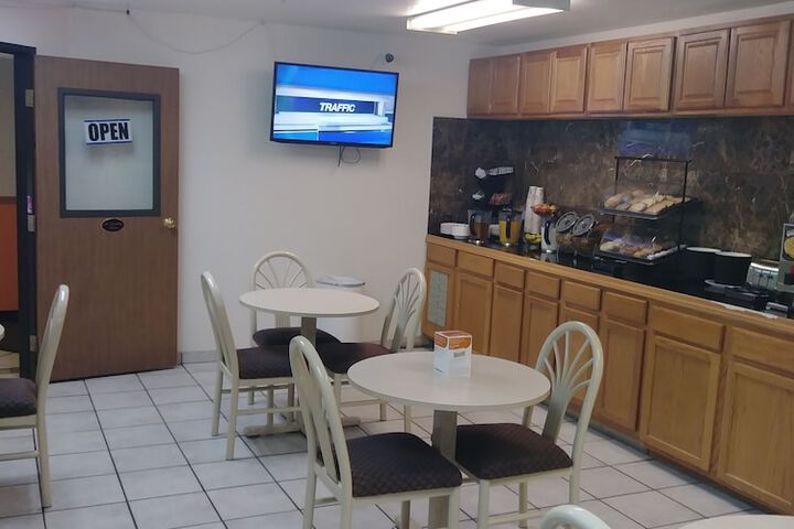 Breakfast/Coffee Service 104 of 119