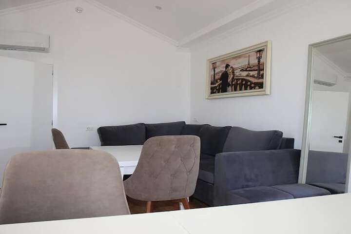 Room 5 of 37