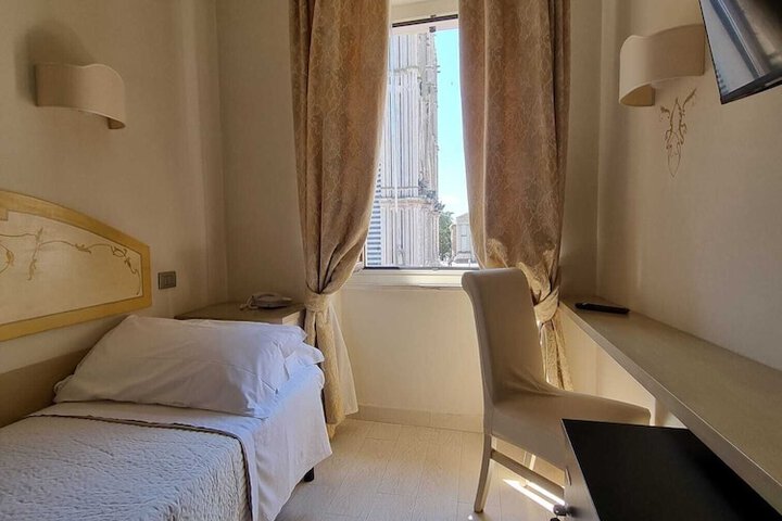 Room 8 of 21