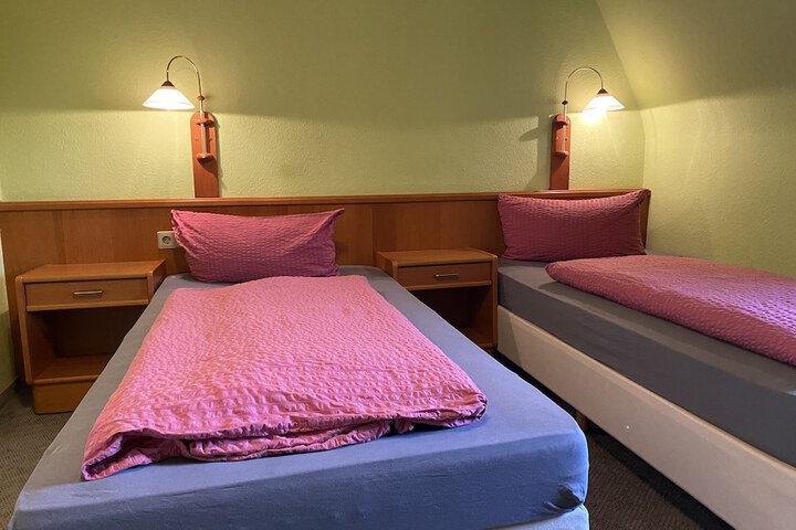 Room 7 of 28