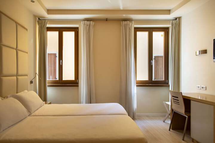Room 2 of 49