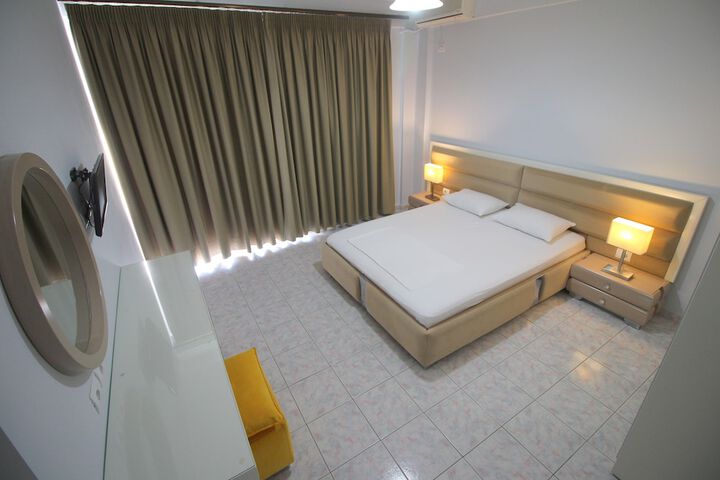 Room 10 of 66