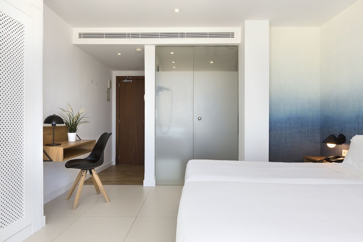 Room 16 of 79