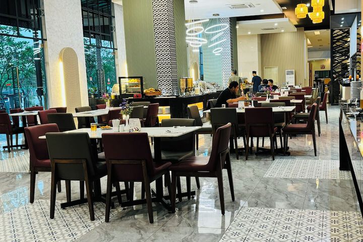 Dining 112 of 148