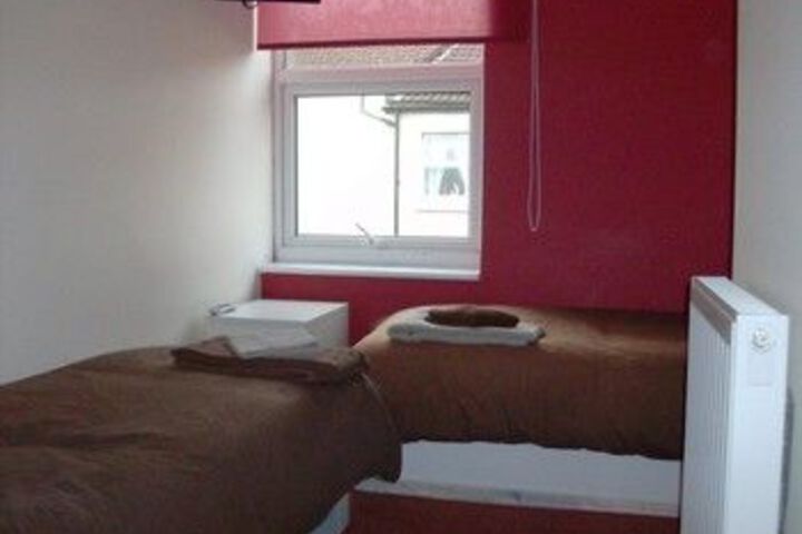 Room 8 of 18