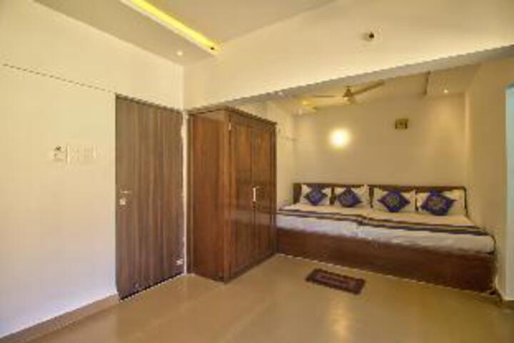 Room 17 of 31