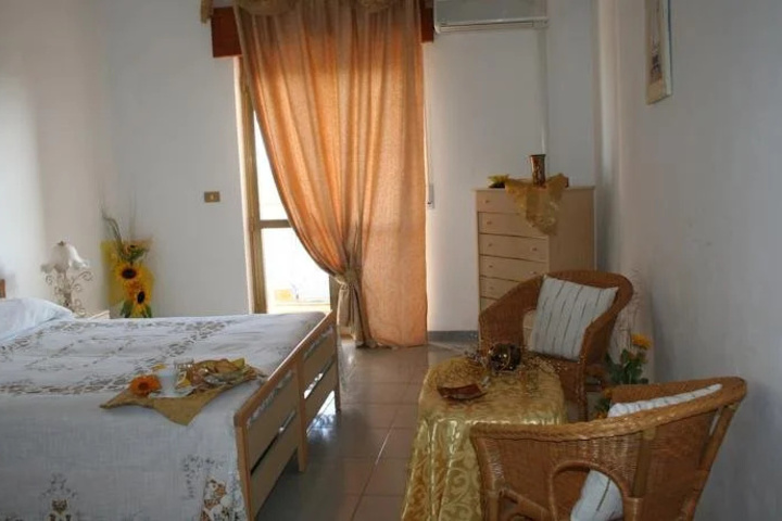 Room 4 of 12