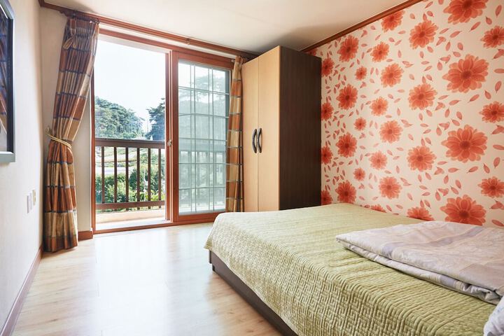 Room 48 of 82