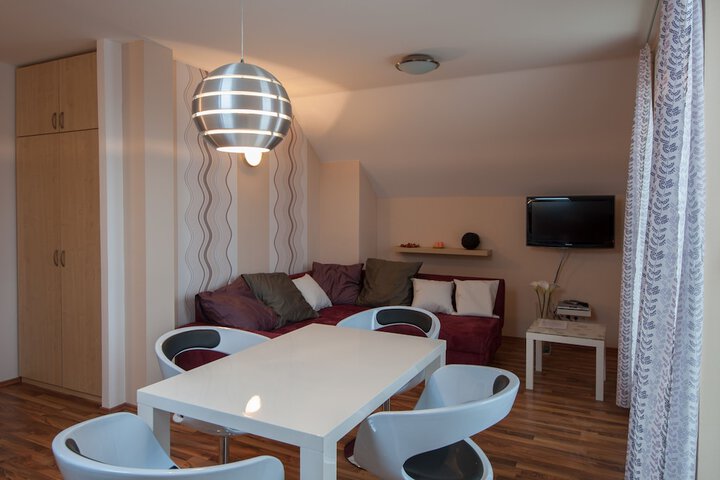 Room 35 of 140