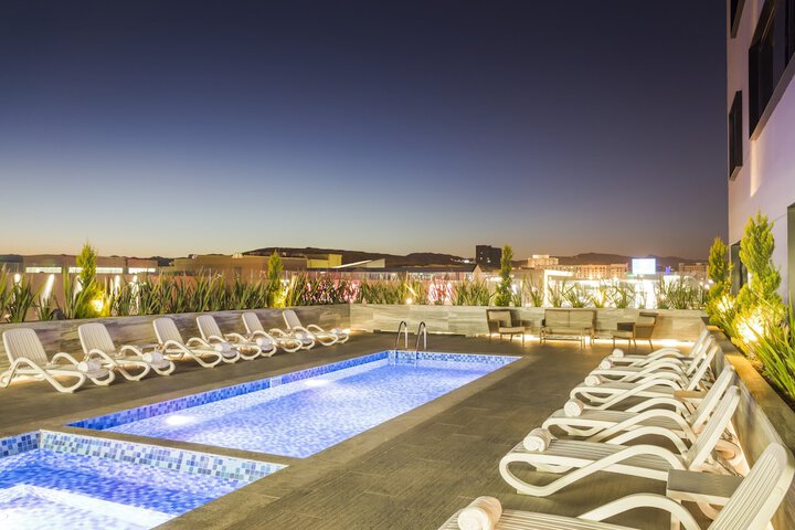 Hotel Pool