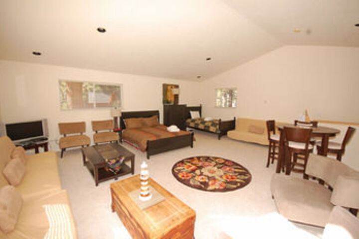 Room 2 of 10