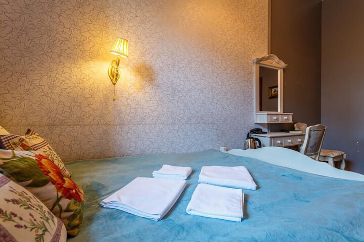 Room 3 of 49