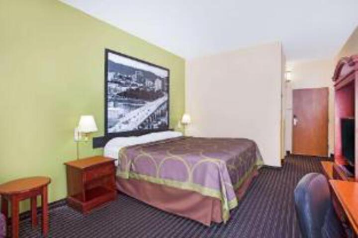 1 King Bed Accessible (14 of 16)