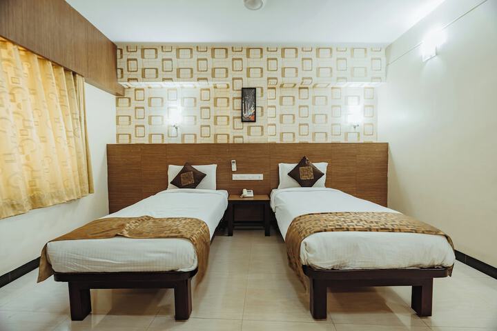 Room 12 of 30