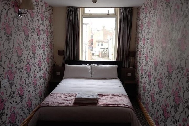 Room 18 of 156