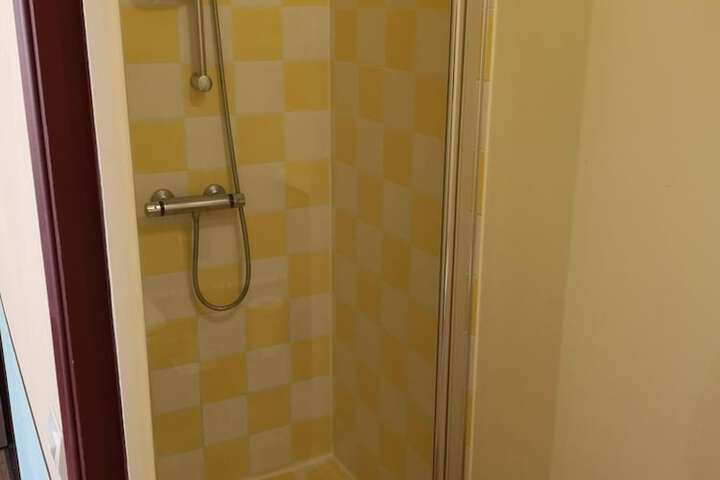 Room 13 of 36