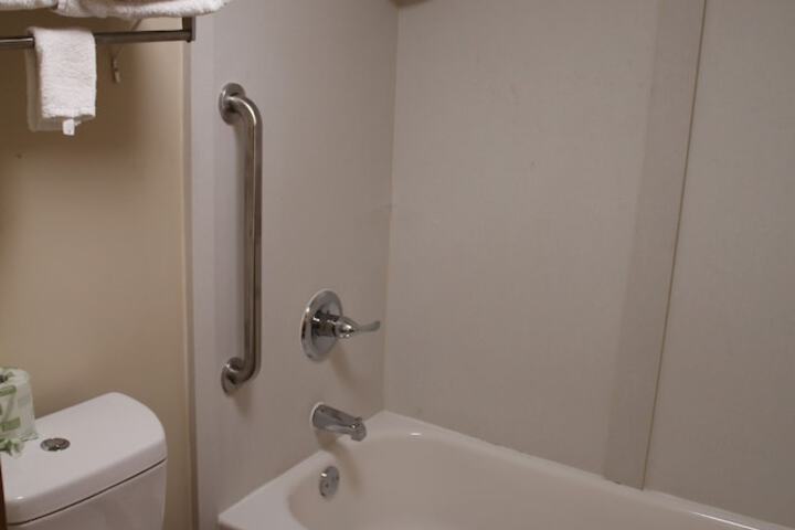 Jetted tub