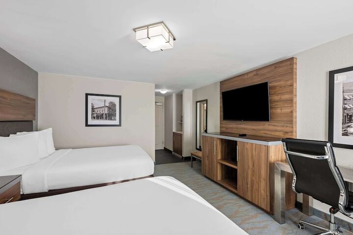 2 Queen Beds (13 of 27)