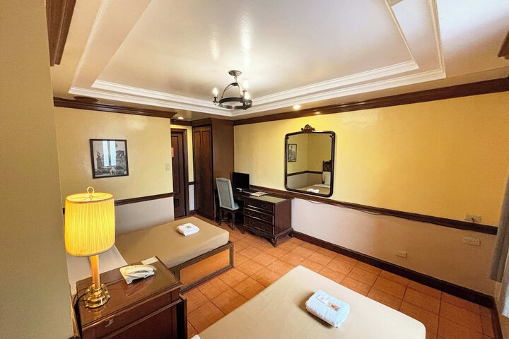 Room 27 of 168