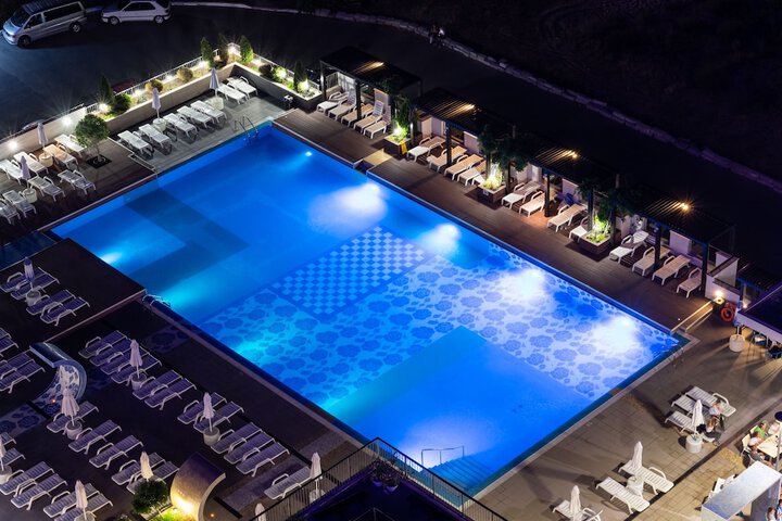Hotel Pool